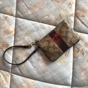 AUTHENTIC Coach Wristlet - excellent condition!